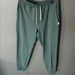 Vuori women’s joggers - small green